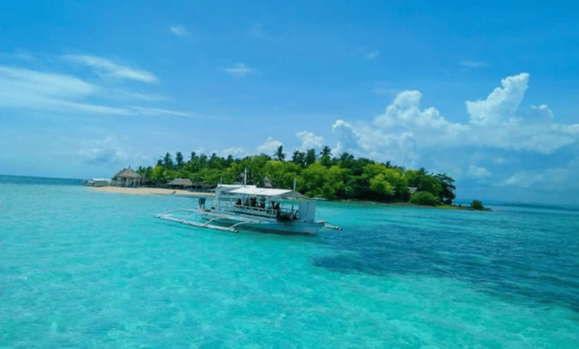 3 Islands Hopping at Gilutungan, Caohagan, Nalusuan + Lunch - Caohagan Island: start with sand and sea views