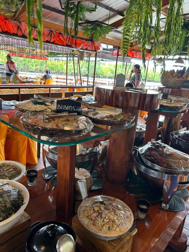 Bohol: Chocolate Hills Tour with Loboc River Cruise & Lunch - What the $68 price really gets you
