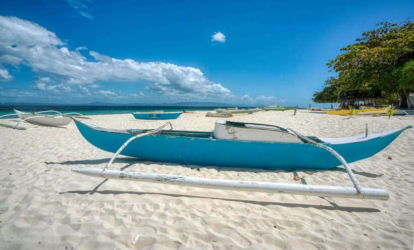 Bohol PREMIUM PAMILACAN Island Tour - The white-sand beach and island pause