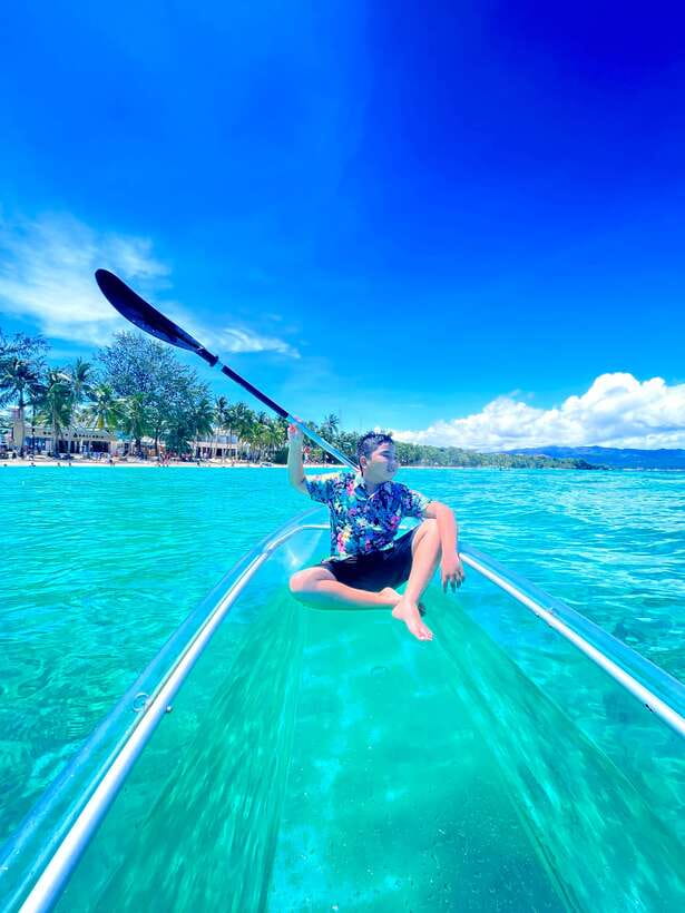 Boracay - Crystal Kayak phot-op Experience - Working With the Local Guide