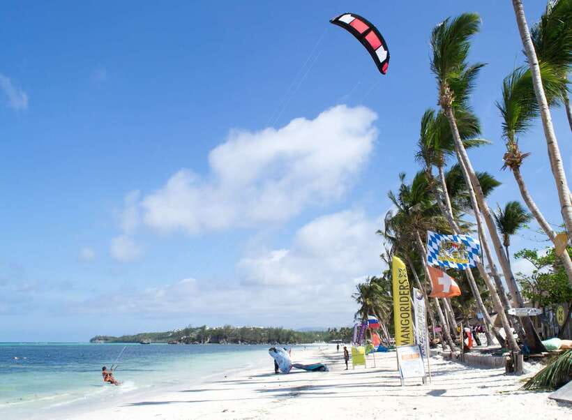 Boracay: Inflatable Banana or Dragon Boat Ride - Choosing between the banana boat and dragon boat
