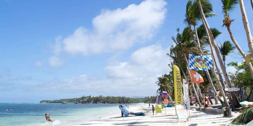 Boracay: Inflatable Banana or Dragon Boat Ride - Is $9 good value?