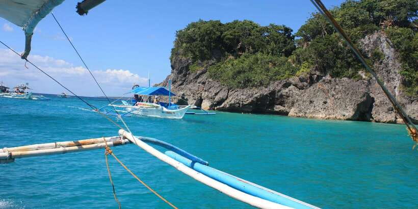 Boracay: Island Hopping Tour with Boodle Fight Lunch - The Boodle Fight Lunch