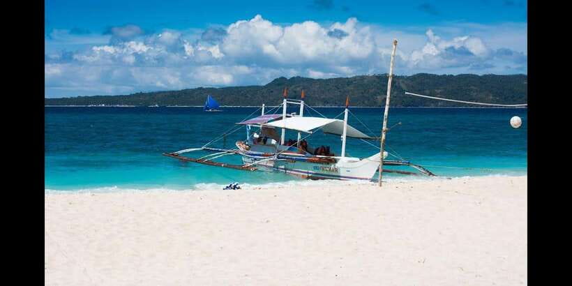 Boracay: Island Hopping Tour with Boodle Fight Lunch - Should You Book the Boracay Boodle Fight Tour?