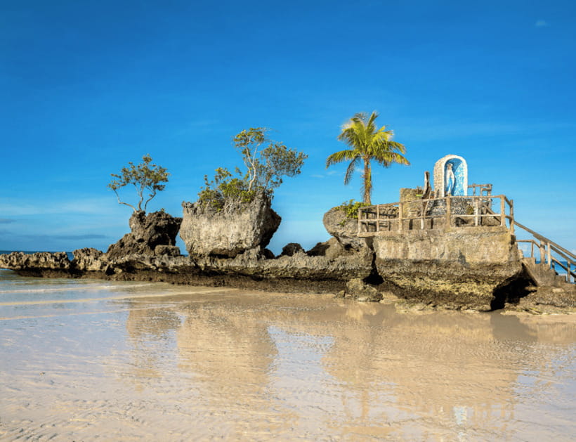 Boracay: Island Hopping with Buffet Lunch & ATV Adventure - Optional Crystal Cove and Magic Island stops