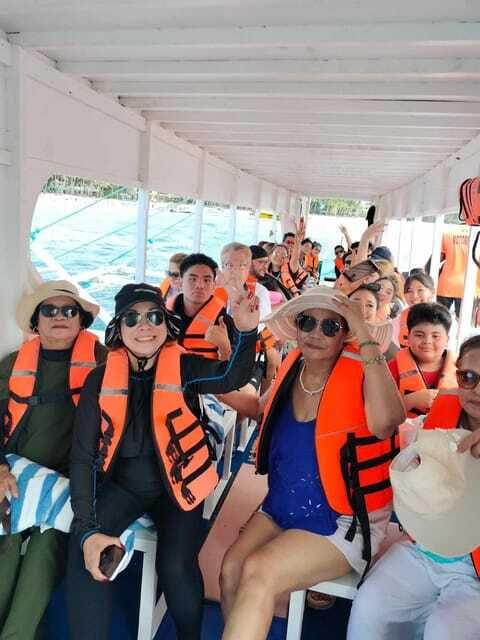 Boracay: Island Hopping with Snorkeling and Crystal Cove - Magic Island and the extra-cost decision