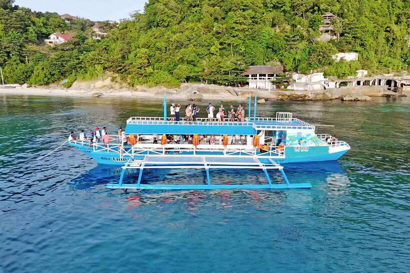 Boracay Island Rhythm Sunset Cruise - A friendly group atmosphere, with a little social pressure