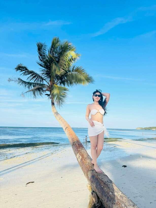 Boracay LandTour Experience (Photoshoot) - Keyhole at Newcoast Beach, the route’s most distinctive frame