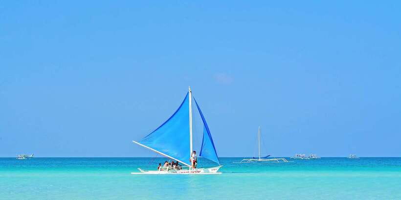 Boracay: Paraw Sailing - The 30-minute sail around the bay