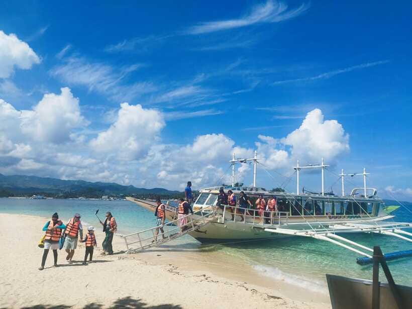 Boracay: Private Island Boat Tour and Lunch with Seaview - Safety, belongings, and changing conditions