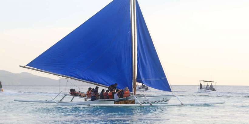Boracay: Private Traditional Bamboo Boat Sailing Tour - One hour of wind, water, and island views