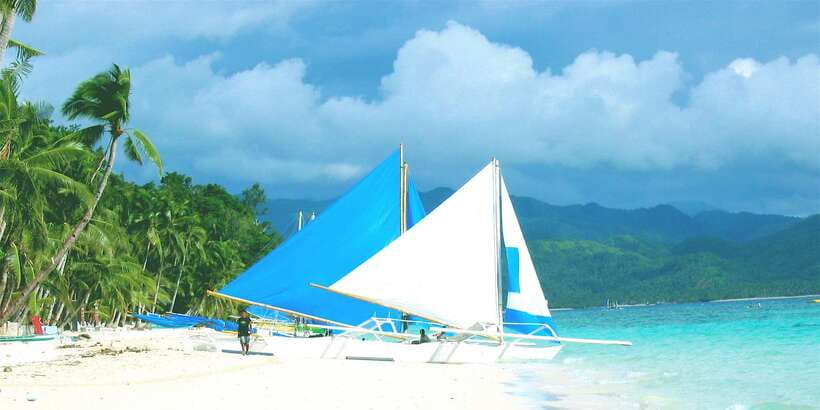 Boracay: Private Traditional Bamboo Boat Sailing Tour - What the service is like in practice