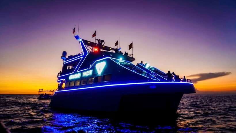 Boracay: Scenic Sunset Cruise with Live Music - Setting out from White Beach