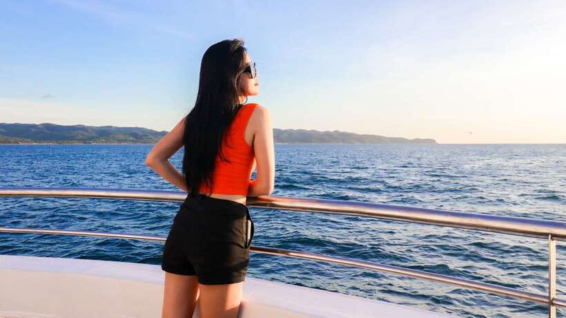 Boracay: Scenic Sunset Cruise with Live Music - Snacks, drinks, and the limits of the open bar