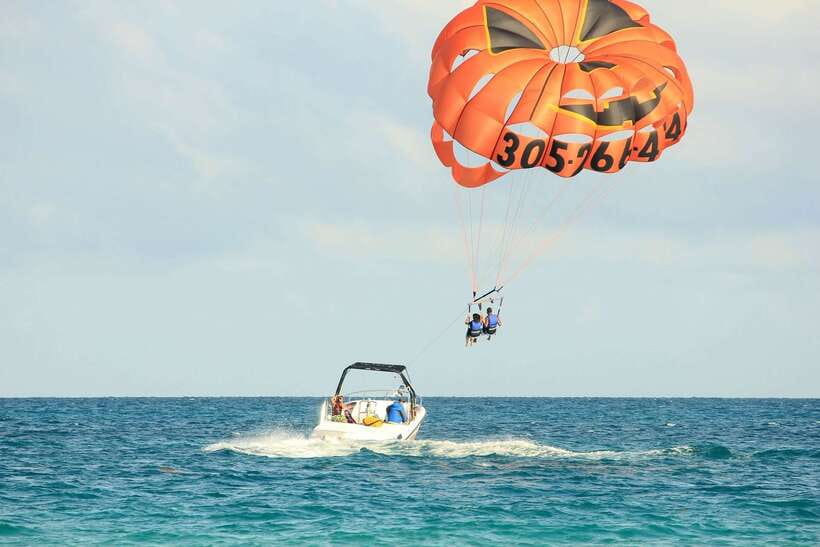 Boracay: Solo or Tandem Parasailing Experience - Preparing for takeoff and the 15-minute flight