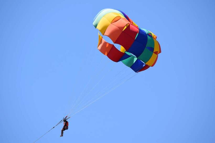 Boracay: Solo or Tandem Parasailing Experience - From Station 1 or Station 3 to the floating station