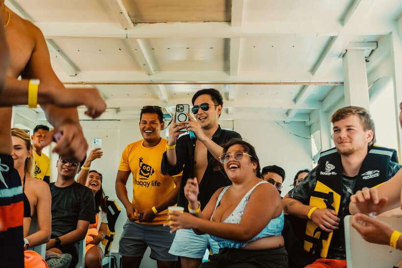 Boracay: Sunset Cruise Boat Party by Haqqy Life - The first 30 minutes: settling into the party