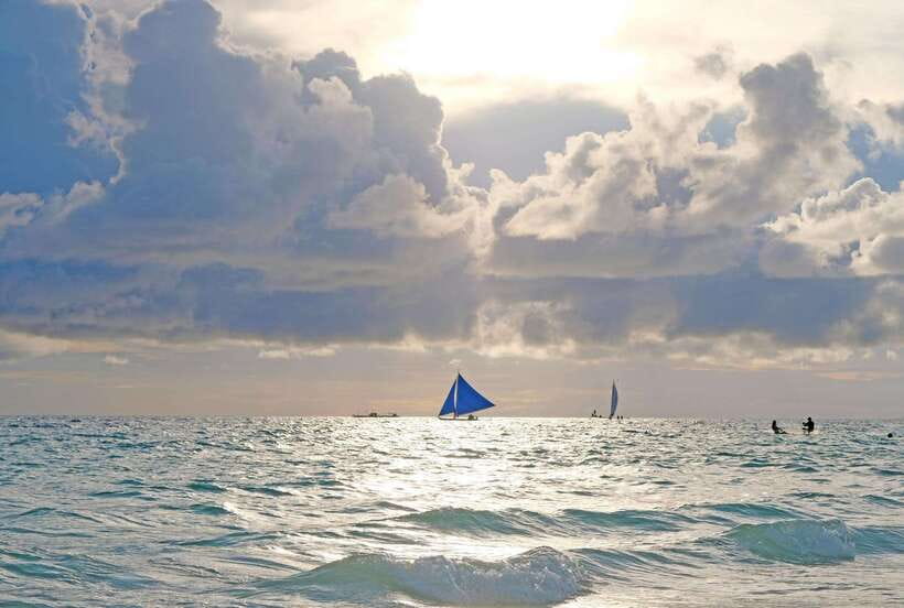 Boracay: Sunset Paraw Sailing Trip - What a paraw ride feels like