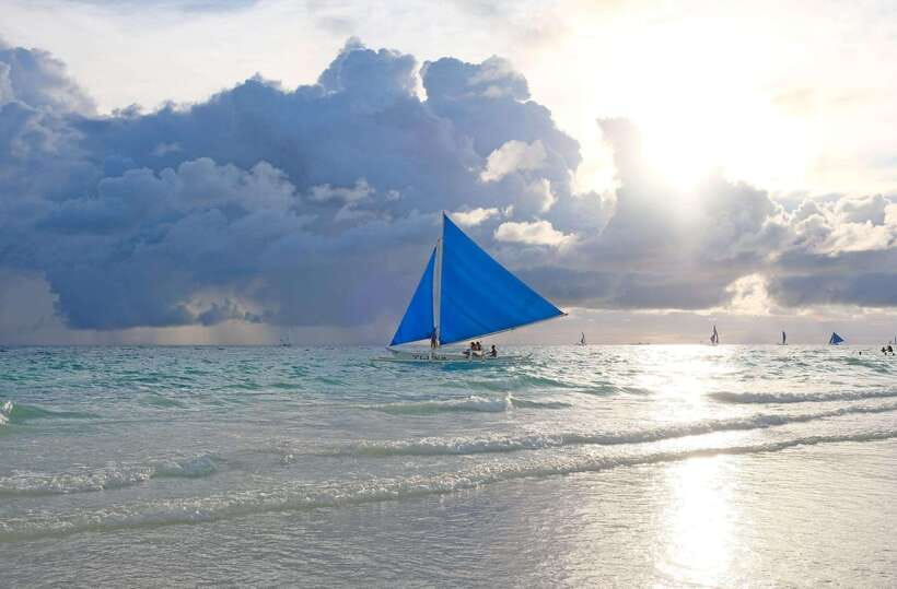 Boracay: Sunset Paraw Sailing Trip - Boarding the bamboo double outrigger