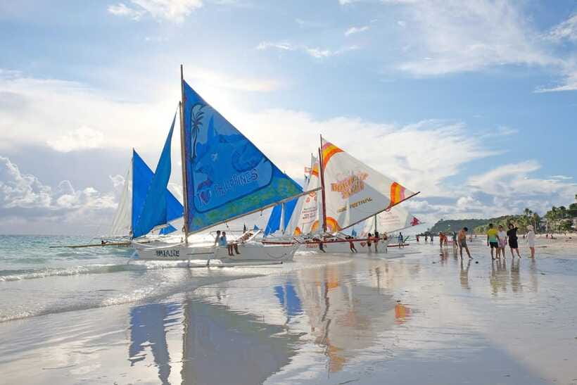 Boracay: Sunset Paraw Sailing Trip - Photographs and the best reason to bring your phone