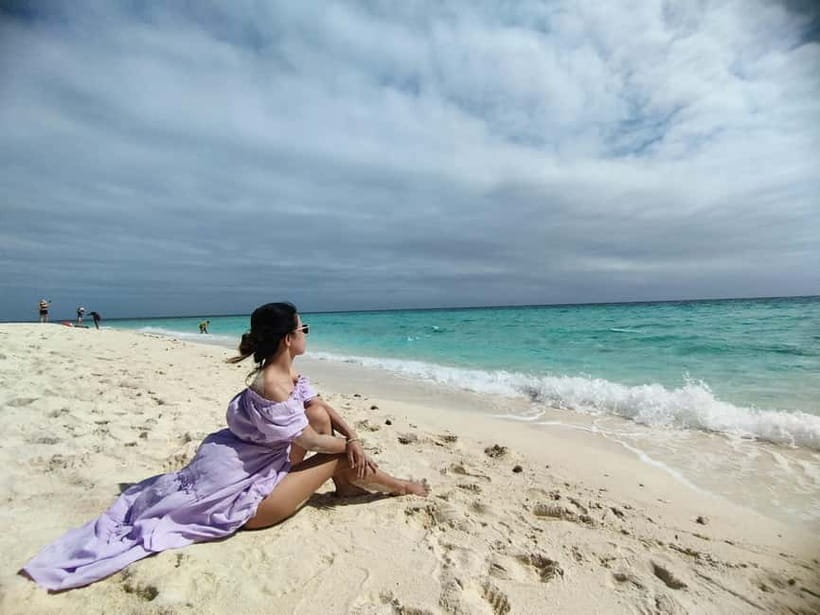 Camiguin: White Island Mantigue Island Exploration PRIVATE - Lunch and the practical middle of the day