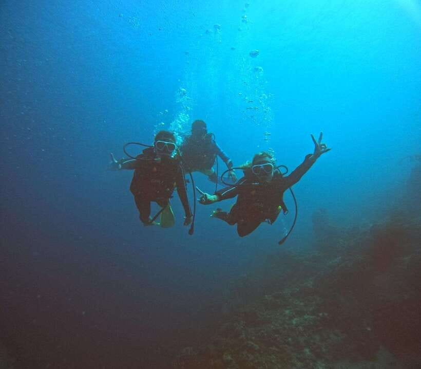 Cebu: Beach Scuba Diving Experience - The briefing makes the first underwater minutes easier