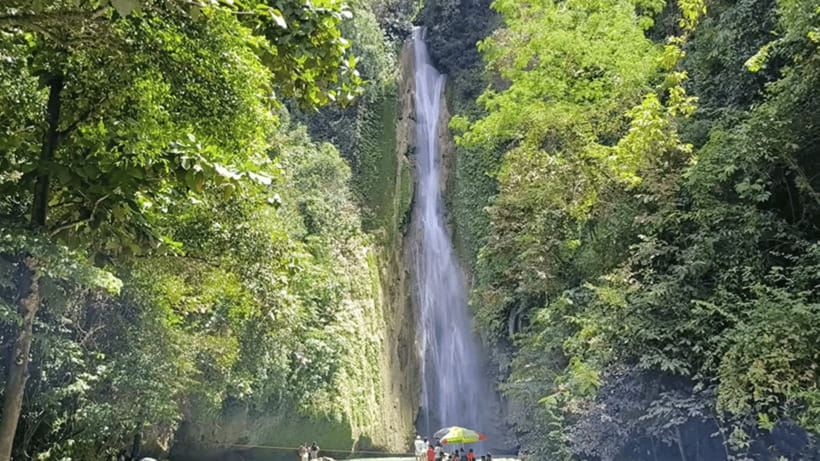 Cebu: Inambakan, Kawasan, and Mantayupan Waterfalls Tour - Mantayupan Falls: a dramatic finish in Barili