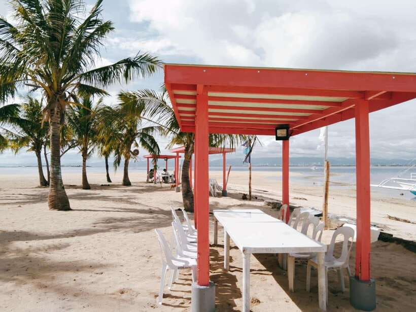 Cebu: Mactan Island Hopping Boat Tour with Lunch - What to pack for a wet, sunny day