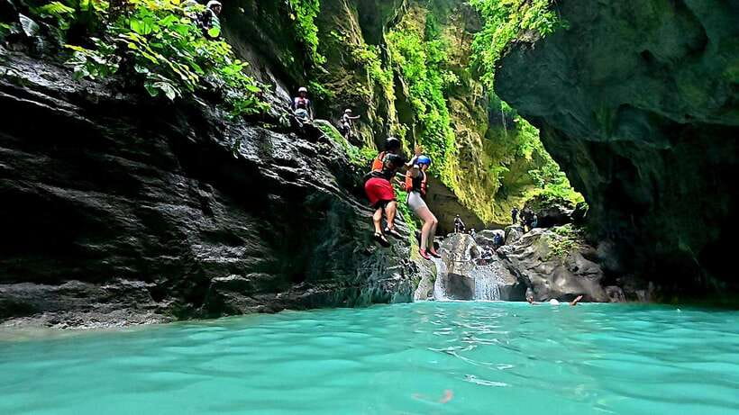 Cebu: Moalboal Sardine Run & Kawasan Falls Canyoneering - Kawasan Falls canyoneering, one step at a time