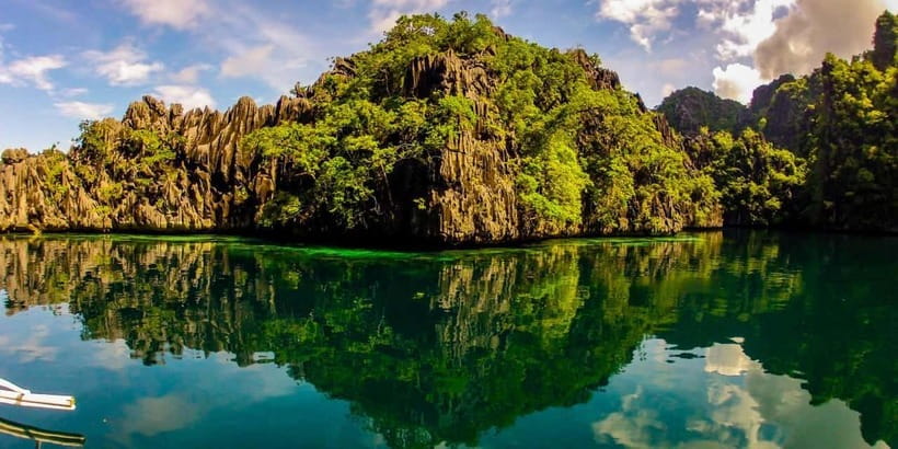 Coron: Complete Island Hopping Guided Tour with Lunch - Kayangan Lake: The Scenic First Stop