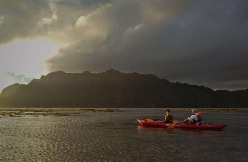 Coron: Coron Island Sunset Kayaking trail - Mangroves, reefs, and the late-afternoon swim