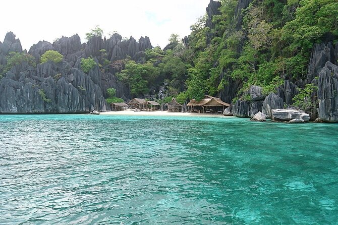 Coron Island Hopping Tour B with Skeleton Wreck & Barracuda Lake - Barracuda Lake and its shifting water