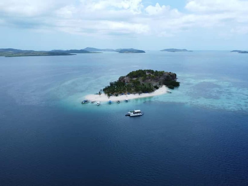 Coron Island: Premier Trimaran Tour - Twin Lagoon and the changing water