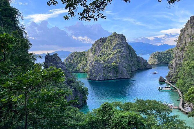 Coron Island Ultimate Tour: Private Boat and Tour Guide - Twin Lagoon brings two temperatures together