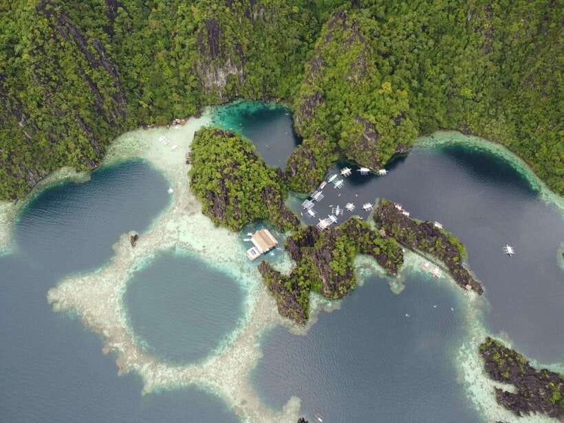 Coron: Kayangan Lake, Twin Lagoon, and Siete Pecados Tour - Kayangan Lake begins with a climb and a famous view