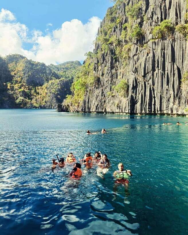 Coron/Palawan: Coron Super Ultimate Tour with Lunch - Group size, crowds, and the pace of the day