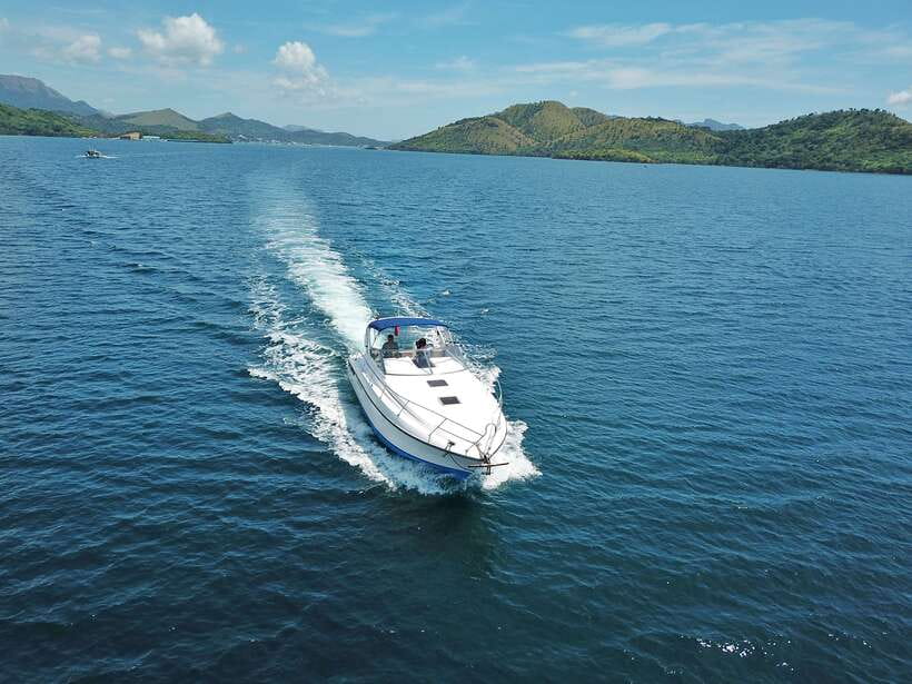 Coron: Private Island-Hopping Tour on a Yacht or Speedboat - Barracuda Lake and the underwater world