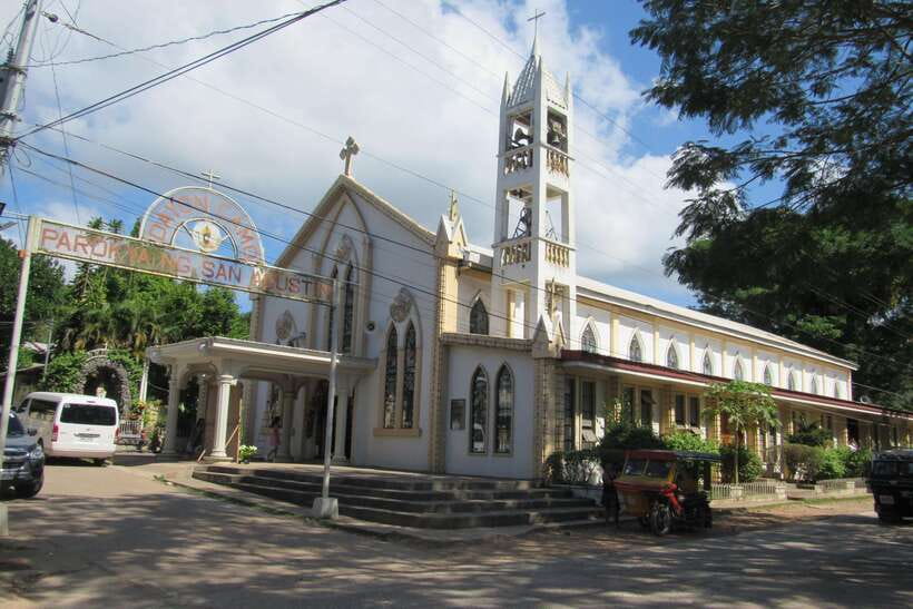 Coron Town Tour: Maquinit Hotspring & Mt. Tapyas Trekking - Starting at Mt. Tapyas: 721 steps with a payoff