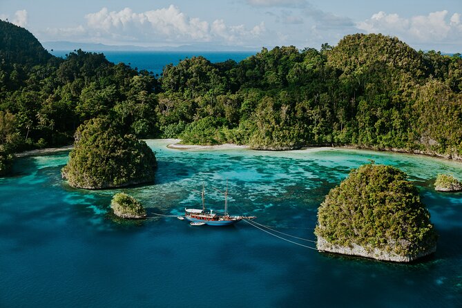 Coron Ultimate Tour - Full Day Group Tour w/ Lunch - Lunch, cottages, and what to pack