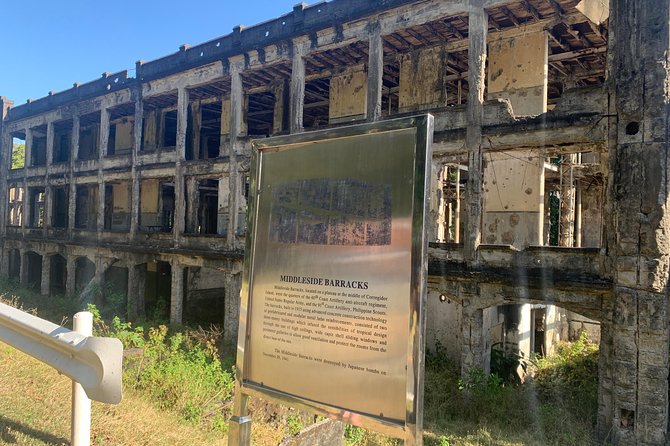 Corregidor daytour Via Manila to Bataan - Crossing from Bataan by outrigger canoe