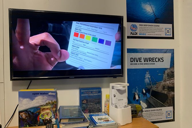DiveGurus - Open Water Diver Course SSI/PADI - Day one: classroom learning and your first underwater skills