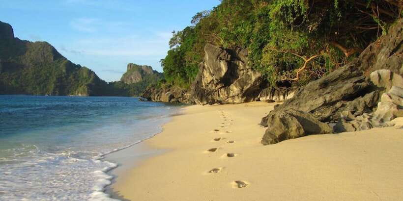 El Nido: Hidden Beaches and Lagoons Boat Hopping Tour D - The real price of a $23 day