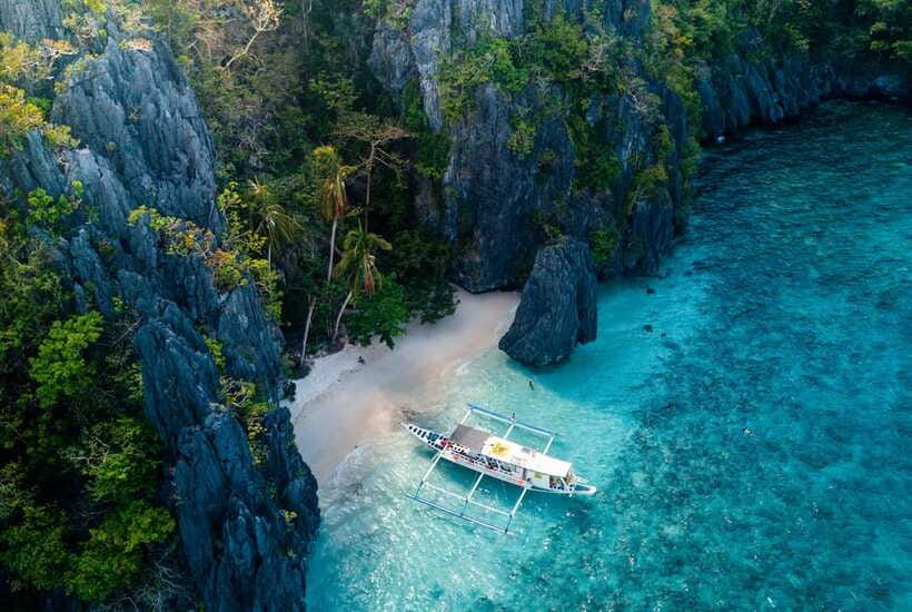 El Nido: Island Hopping Adventure by Haqqy Life - Seven Commandos Beach and the first hour