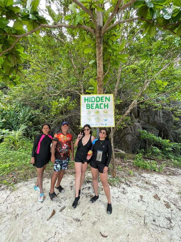 El Nido: Island Hopping and Snorkeling Private Boat Tour C - Helicopter Island sets the tone