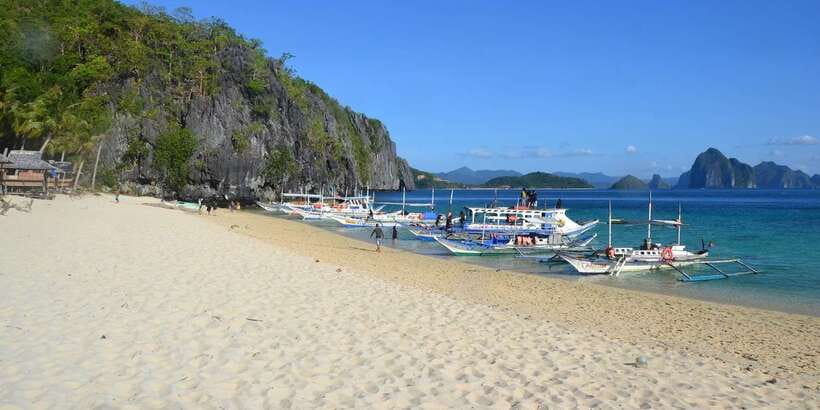 El Nido: Island Hopping Tour A Lagoons and Beaches - Lunch, Crew Care, and the Human Side of the Trip