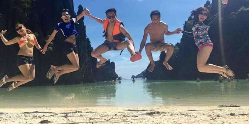 El Nido: Island Hopping Tour A Lagoons and Beaches - Crowds, Weather, and the Eight-Hour Pace