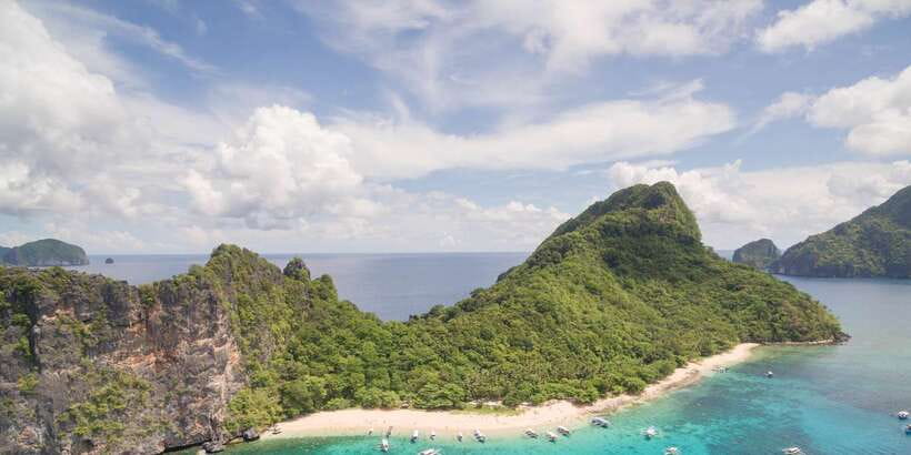 El Nido Island Hopping Tour C: Hidden Beaches & Shrine - The crew is the strongest part of the day