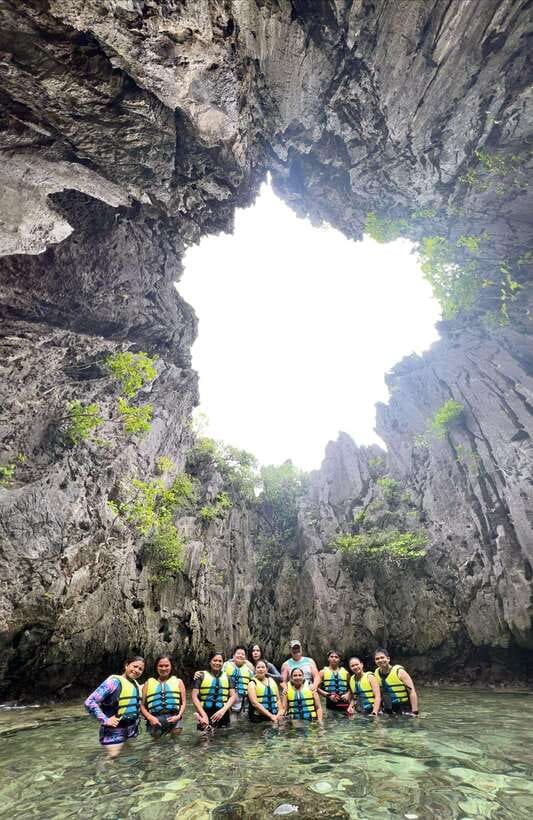 El Nido: Island Hopping Tour C with Lunch EDTF included - Secret Beach and the first limestone passage