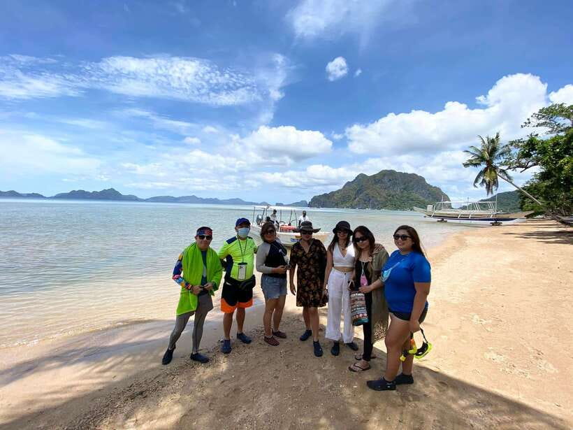 El Nido: Island Hopping Tour C with Lunch EDTF included - The guide and boat can shape the whole day