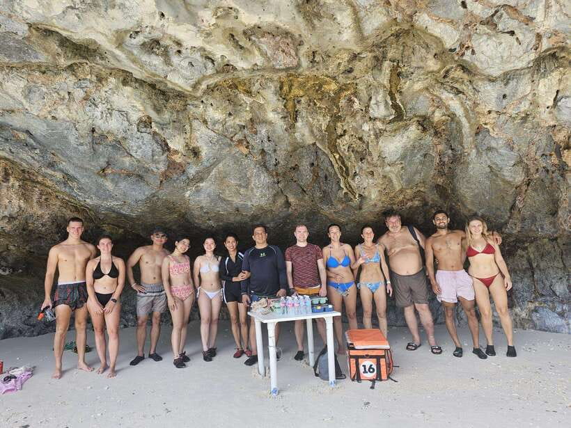 El Nido: Private/Exclusive Island Hopping Tour D BEST PRICE - Pasandigan Cove turns lunch into part of the trip
